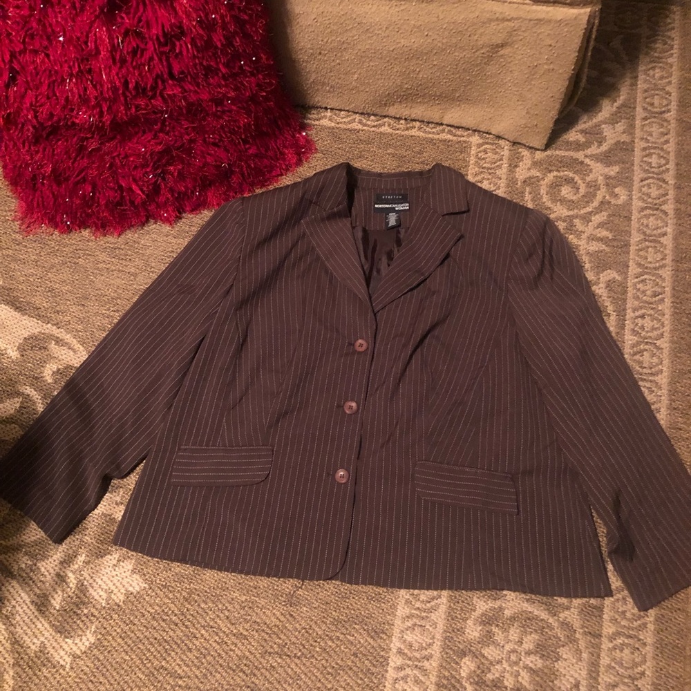 NoutonMcnaughton Woman suit